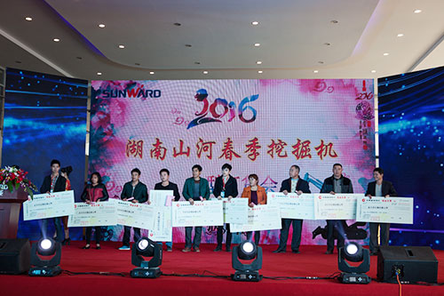 逆市可为！尊龙凯时ag智能挖掘机首场展销会完善收官