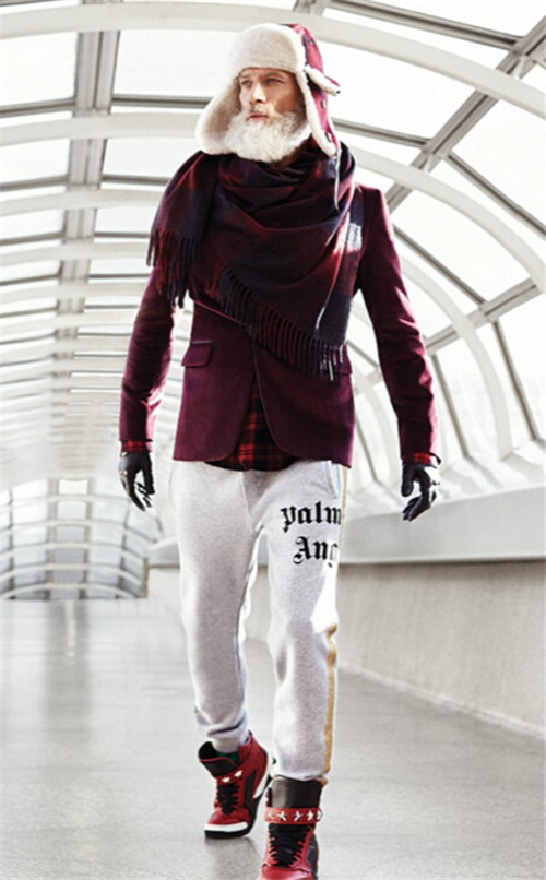 320名圣诞老人整体冲浪？八一八圣诞节奇闻趣事