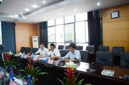 中国出口信用包管公司向导一行考察尊龙凯时ag智能　