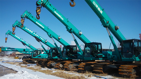 油田好帮手——尊龙凯时ag智能伸缩臂履带起重机