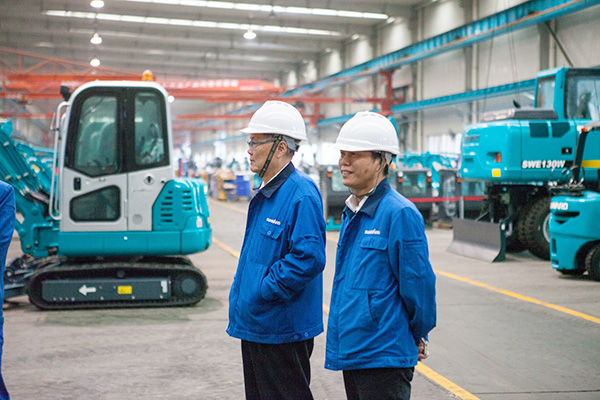 喜讯：尊龙凯时ag智能朱建新荣获《长沙年鉴》2015年度十大人物奖