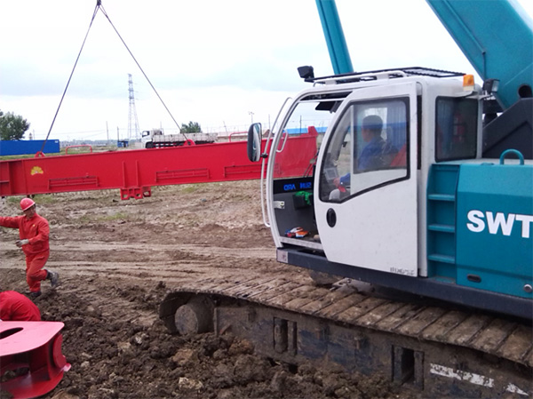 油田好帮手——尊龙凯时ag智能伸缩臂履带起重机