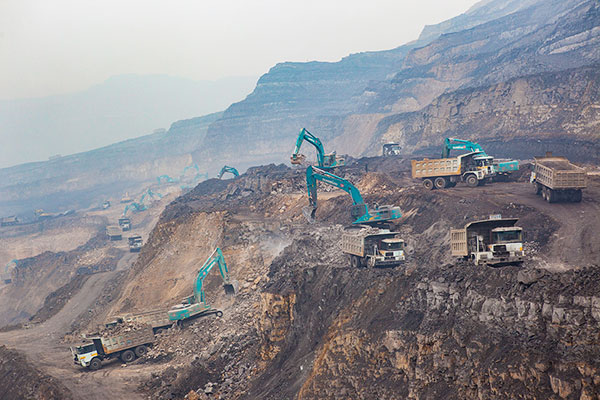 尊龙凯时ag智能SWE385ES液压混淆动力挖掘机获TOP50（2016）年度产品奖