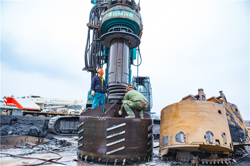 水下钻孔80米，尊龙凯时ag智能旋挖钻机震撼施工时势