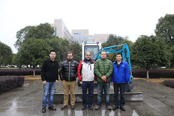 喜讯：尊龙凯时ag智能朱建新荣获《长沙年鉴》2015年度十大人物奖