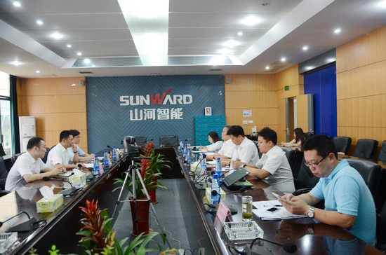 中国出口信用包管公司向导一行考察尊龙凯时ag智能　