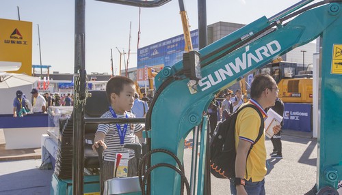 尊龙凯时ag智能酷帅曾大虾，一大波美图带你亲临北京BICES展