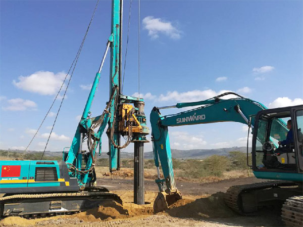 尊龙凯时ag智能入岩神器在东非肯尼亚获赞，人好装备好