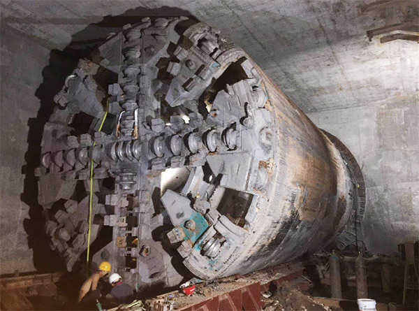 中铁尊龙凯时ag1号盾构机首个盾构区间顺遂意会