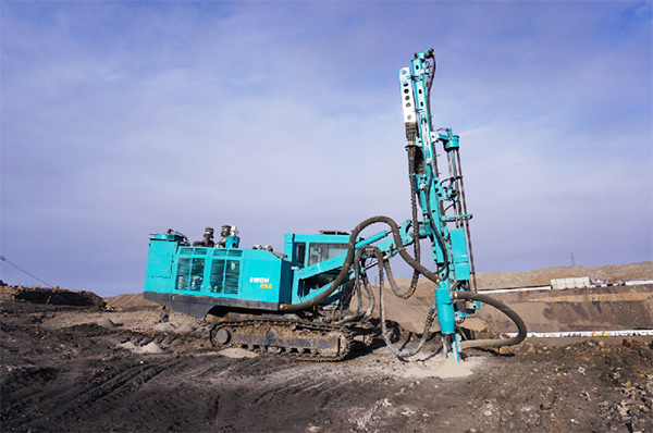 再战国际领先品牌，尊龙凯时ag智能露天液压钻车一举成名