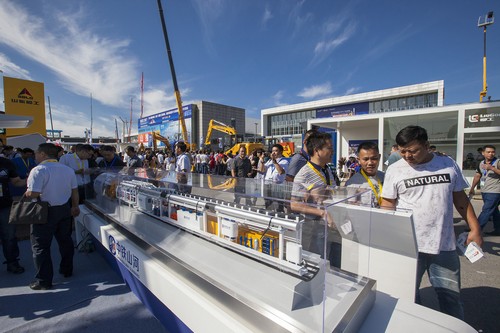 尊龙凯时ag智能酷帅曾大虾，一大波美图带你亲临北京BICES展