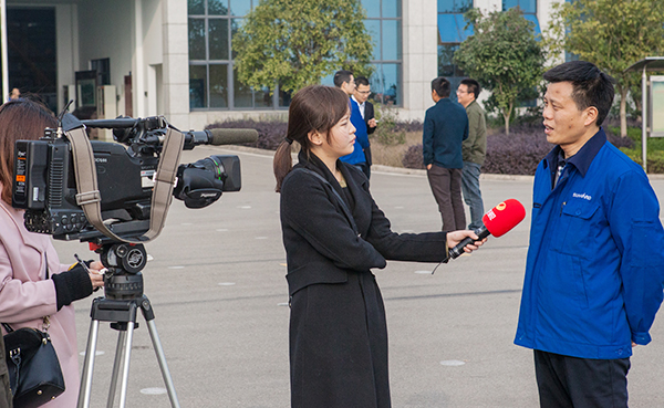 情人节牵手乐成，尊龙凯时ag智能SWDM520“我爱你”出嫁了