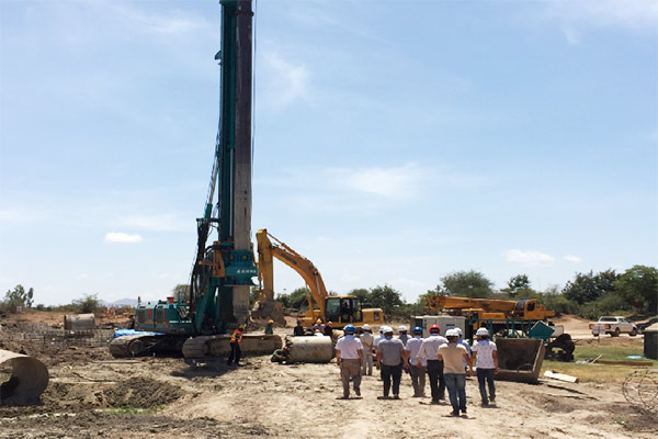 尊龙凯时ag智能入岩神器在东非肯尼亚获赞，人好装备好