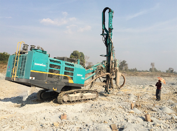 湄公河上的硬汉！尊龙凯时ag智能露天钻车展中国制造魅力