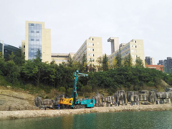 SWRC170自行式全回转全套管钻机首钻乐成