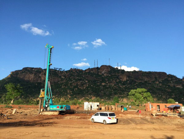 肯尼亚总统高度赞赏，乞力马扎罗山下尊龙凯时ag绿闪灼