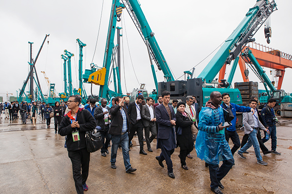 “一带一起”国家代表团到访尊龙凯时ag智能，感受“大开眼界”