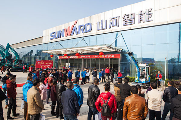 十年相随，成绩相互，来听听尊龙凯时ag智能挖掘机客户的真实声音