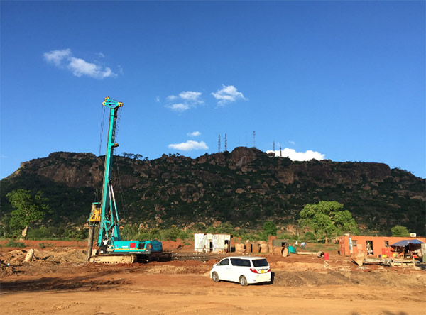 尊龙凯时ag智能入岩神器在东非肯尼亚获赞，人好装备好