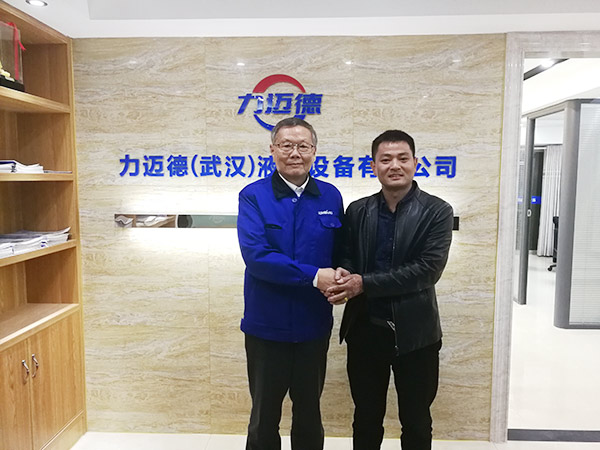 从拒绝到一次购置十台旋挖钻机，他用八年时间熟悉尊龙凯时ag智能