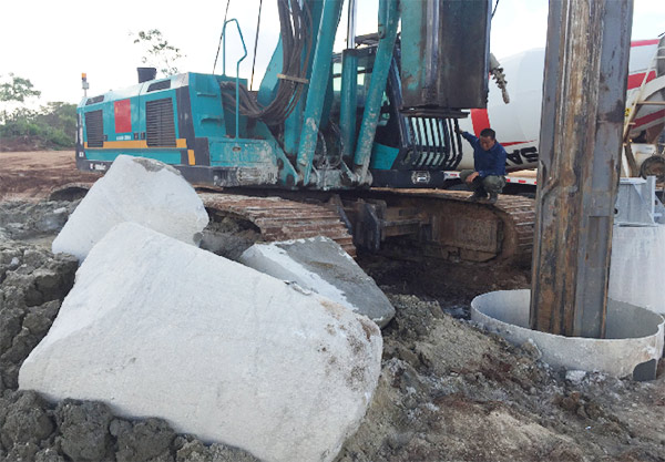 尊龙凯时ag智能入岩神器在东非肯尼亚获赞，人好装备好