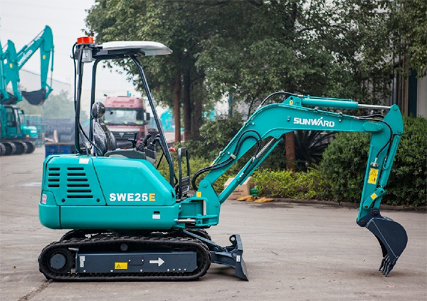 尊龙凯时ag智能挖掘机家族添新丁啦——零排放低噪音SWE25E电动挖掘机