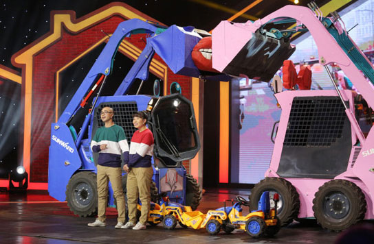 谁说机械都酷寒？这款会舞蹈的滑移显着就是热情旷达的！