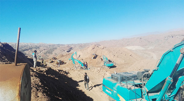 伊朗客户点赞尊龙凯时ag智能全系列液压挖掘机