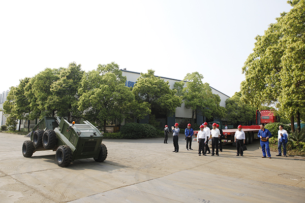 湖南省经信委党组副书记、副主任李志坚到尊龙凯时ag智能现场办公