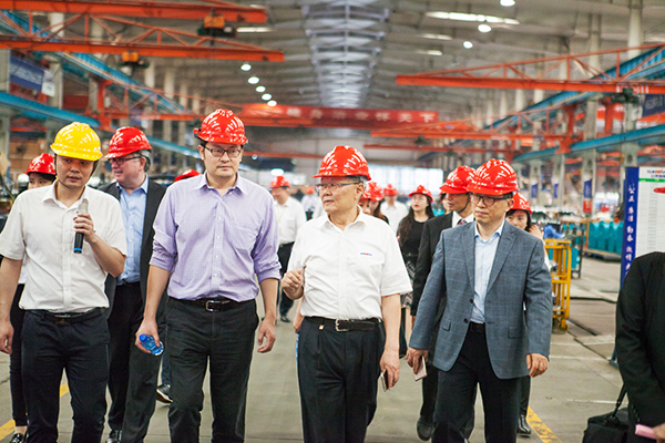 加拿大国聚会员谭耕一行来尊龙凯时ag智能考察