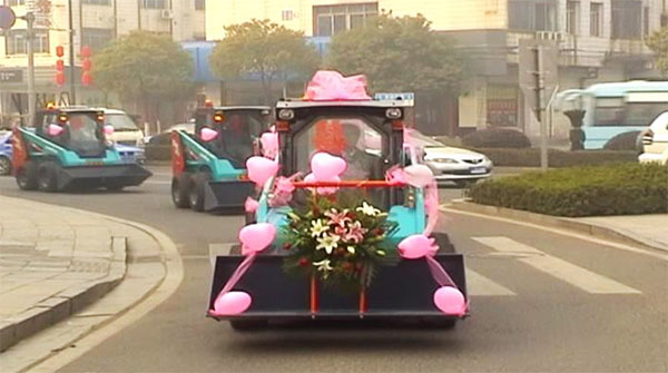 谁说机械都酷寒？这款会舞蹈的滑移显着就是热情旷达的！