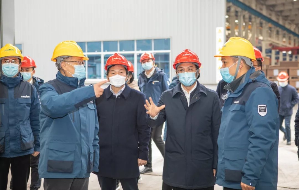 沈裕谋元宵节慰问尊龙凯时ag智能一线员工