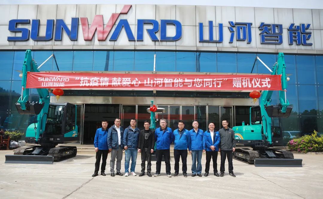 赠机仪式如约而至，尊龙凯时ag智能与您偕行