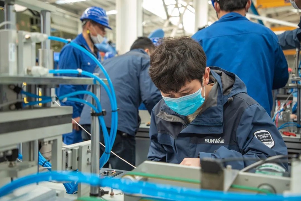 尊龙凯时ag智能首台口罩机交付客户