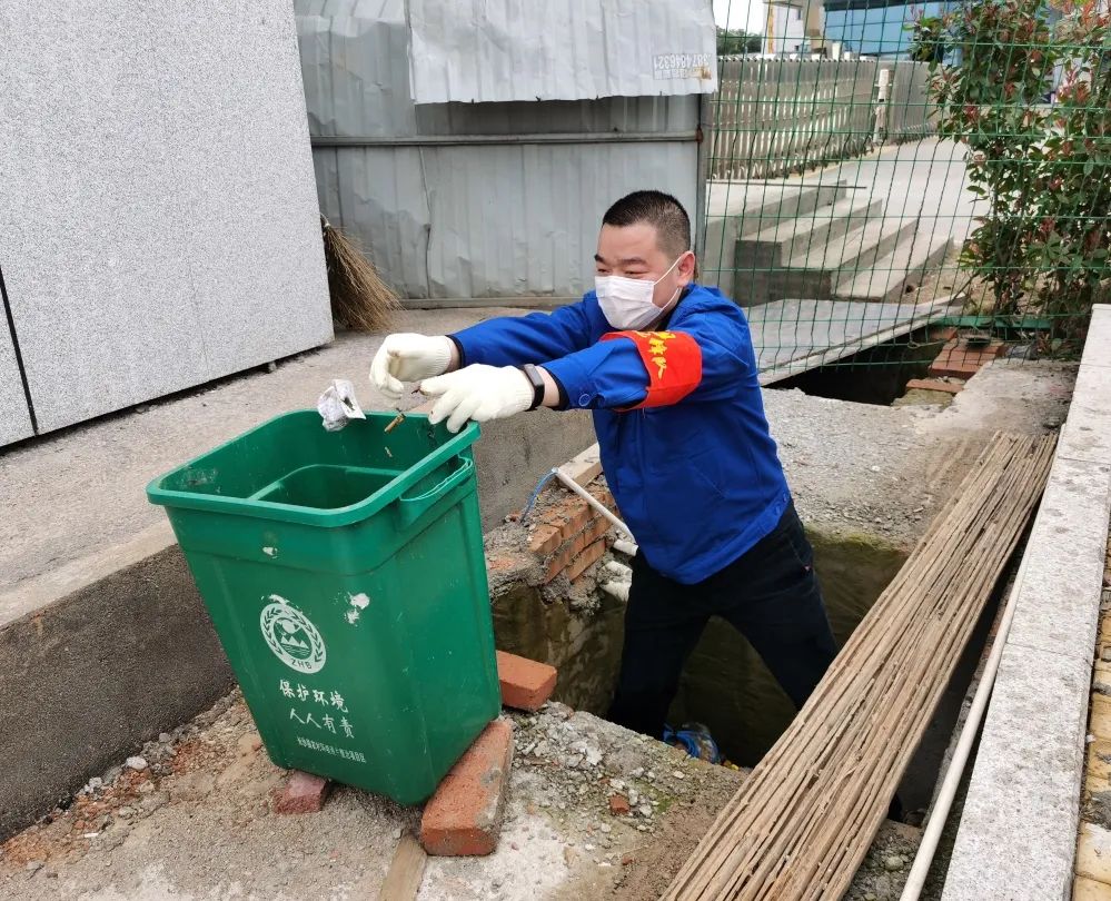 尊龙凯时ag智能党员自愿者开展义务情形清扫