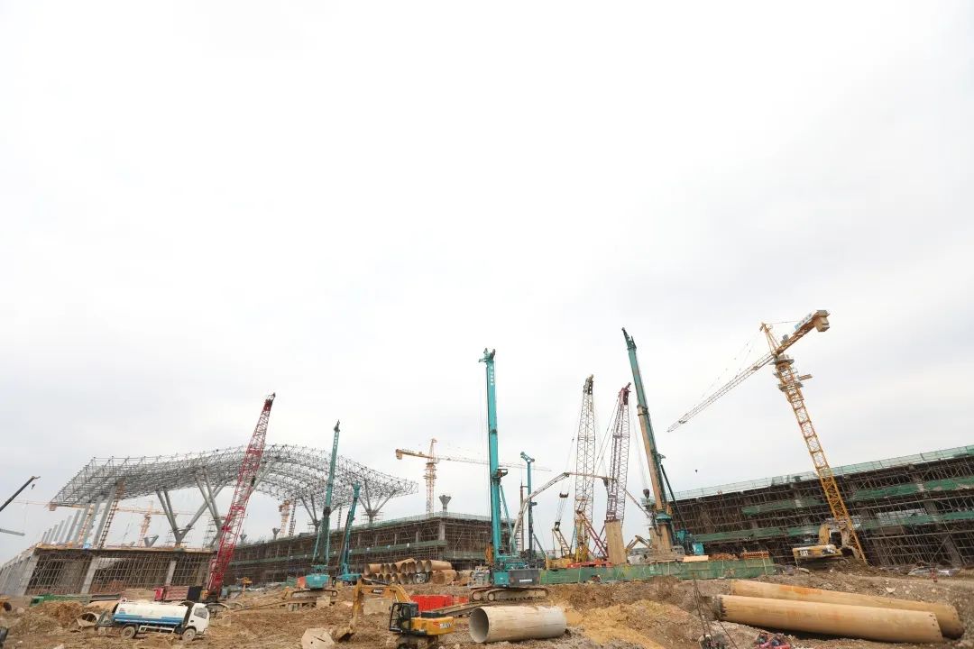 尊龙凯时ag机群“染绿”贵阳机场扩建工地