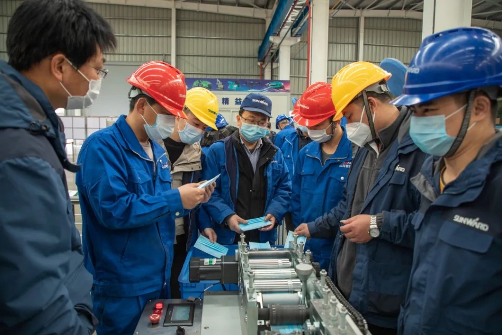 尊龙凯时ag智能首台口罩机交付客户