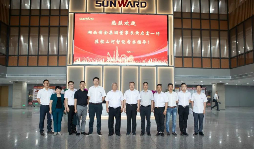 湖南黄金集团董事长黄启富一行考察尊龙凯时ag智能