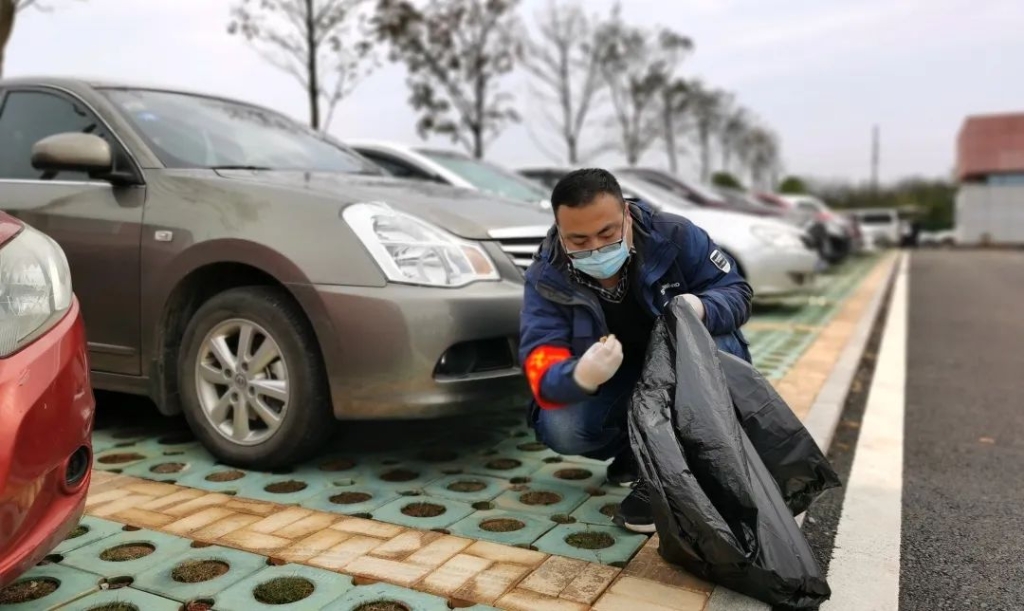 尊龙凯时ag智能党员自愿者开展义务情形清扫