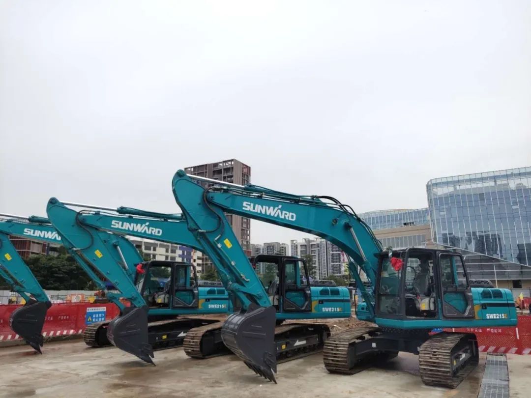 常益长高铁复工，网红“小蓝”来资助