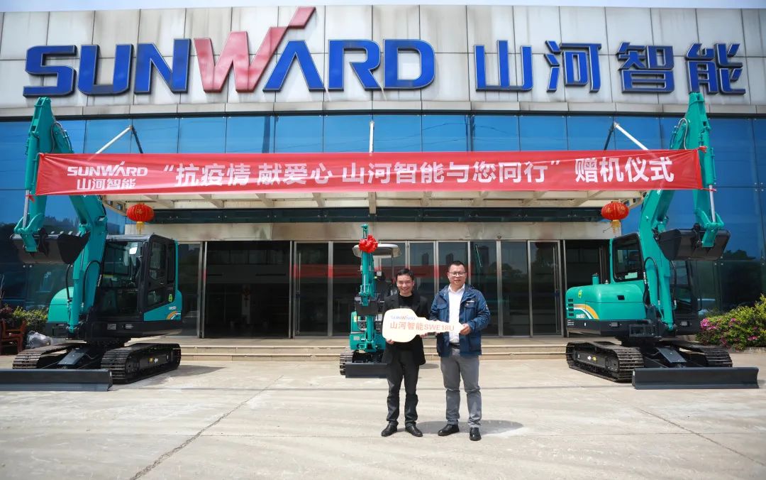 赠机仪式如约而至，尊龙凯时ag智能与您偕行