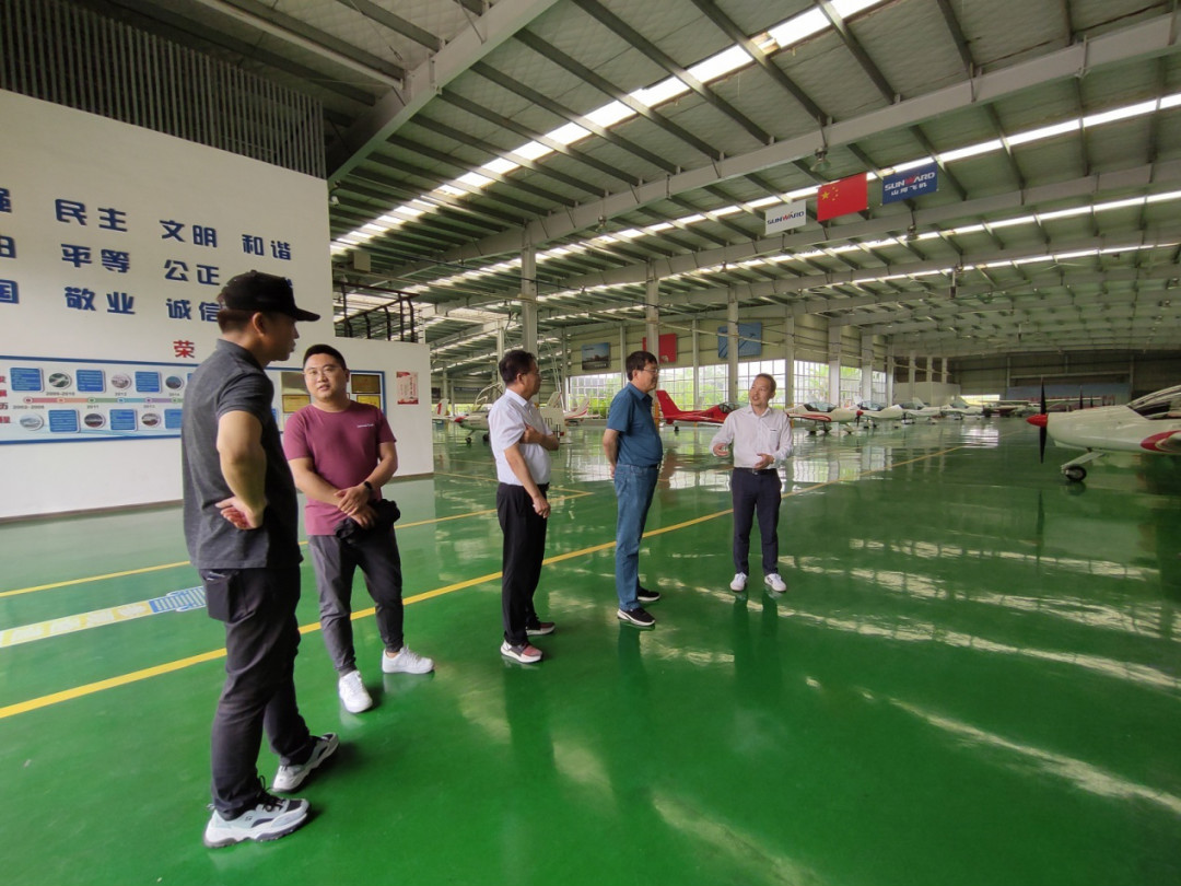 呼伦贝尔城投集团董事长柴冠辉率团考察尊龙凯时ag科技