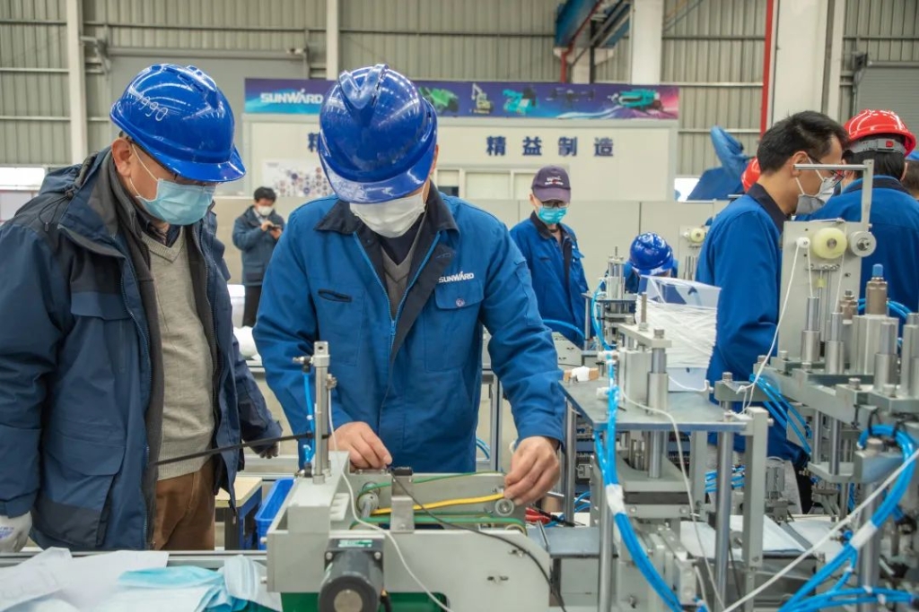 尊龙凯时ag智能首台口罩机交付客户