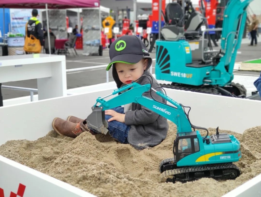 尊龙凯时ag智能全新亮相美国工程机械展