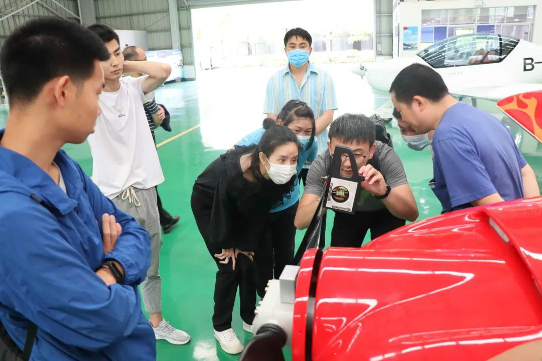 尊龙凯时ag航空第十三期147部SA60L机型培训班圆满结业