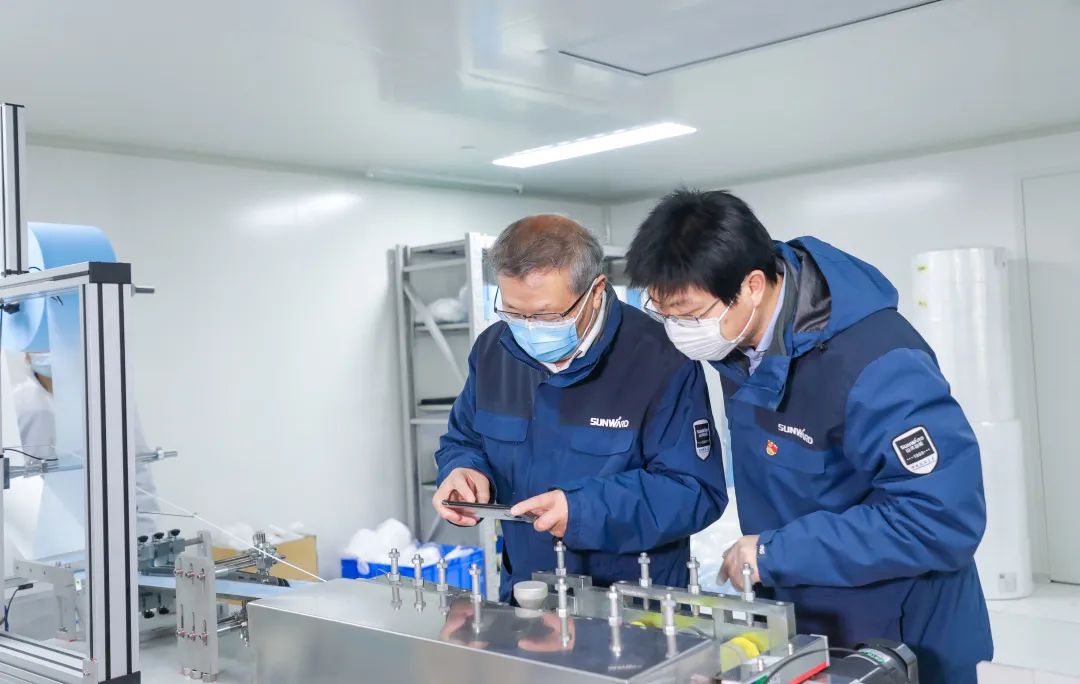 董事长启封尊龙凯时ag智能第一个制品口罩