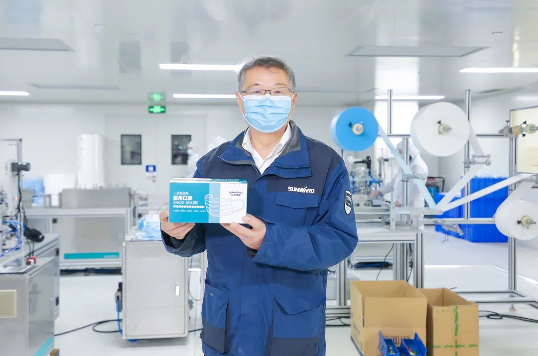 董事长启封尊龙凯时ag智能第一个制品口罩