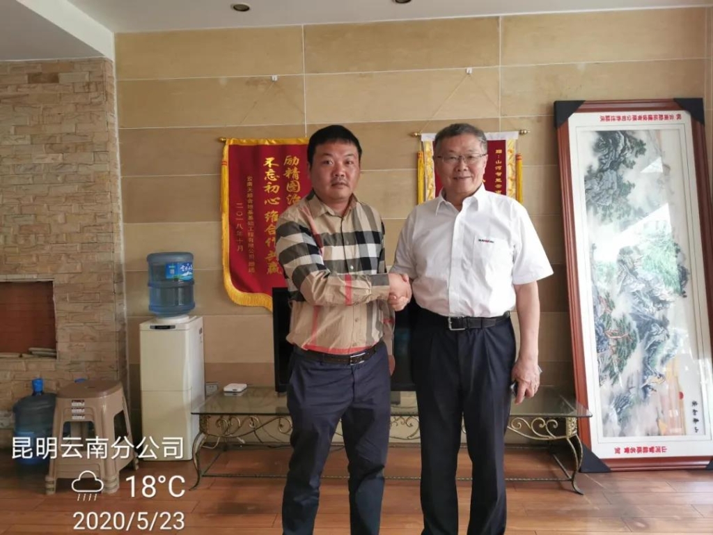 董事长何清华视察尊龙凯时ag智能基础装备事业部云南分公司