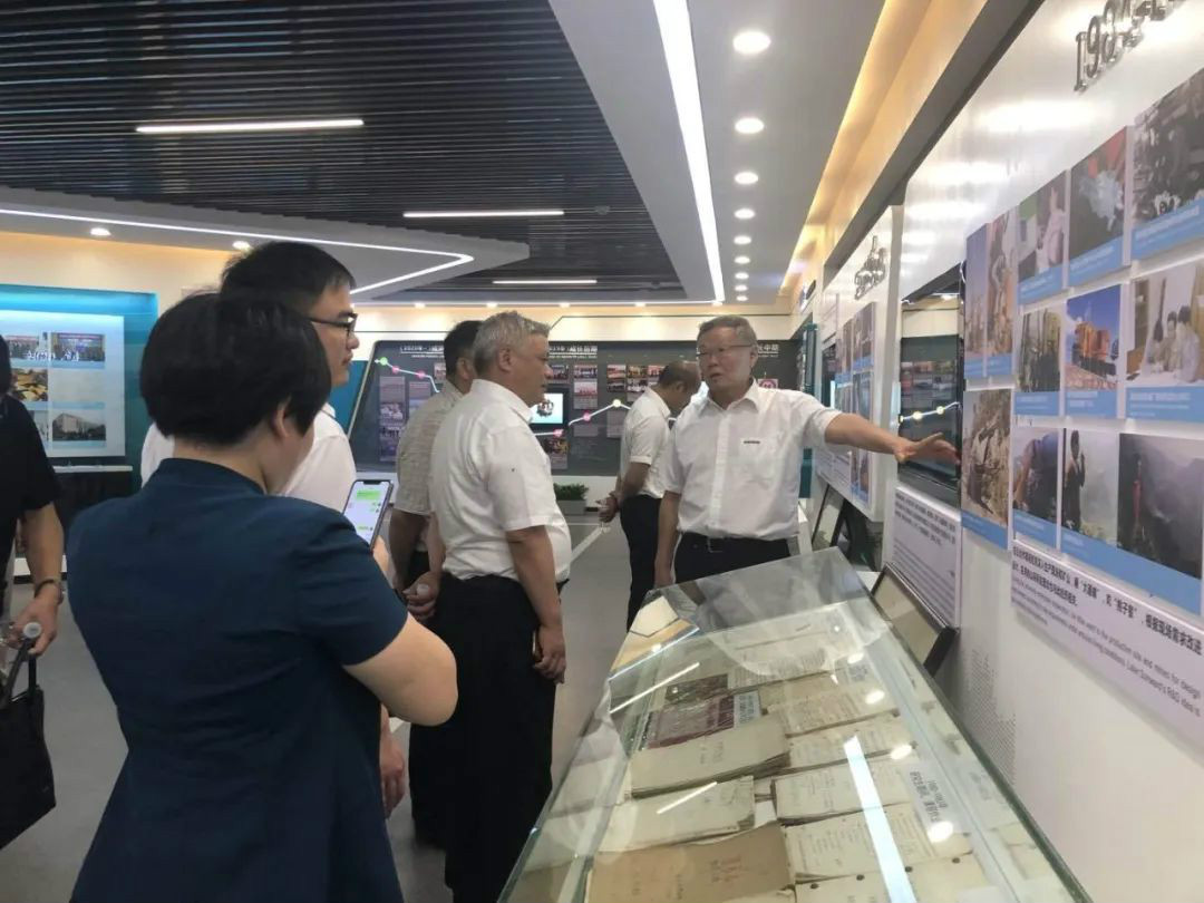 湖南黄金集团董事长黄启富一行考察尊龙凯时ag智能