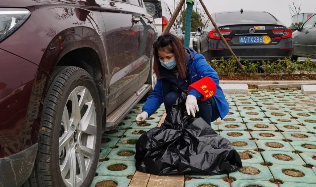 尊龙凯时ag智能党员自愿者开展义务情形清扫